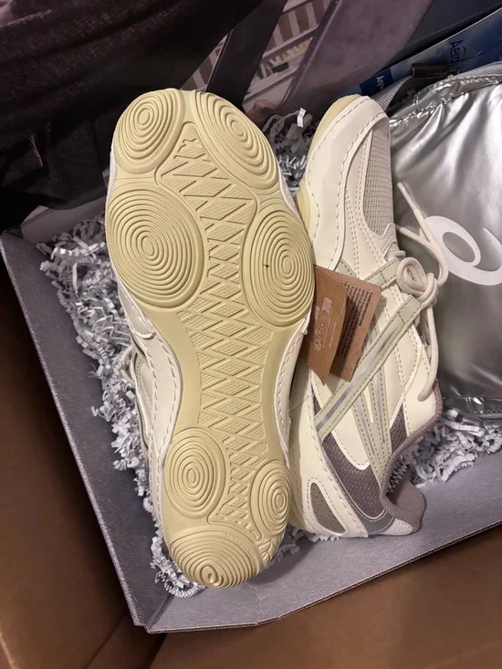 ASICS Cream & Beige Running Sneakers - Picture 3 of 5